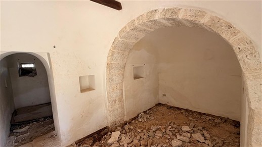 Corpo Di Trulli Con Fabbricati